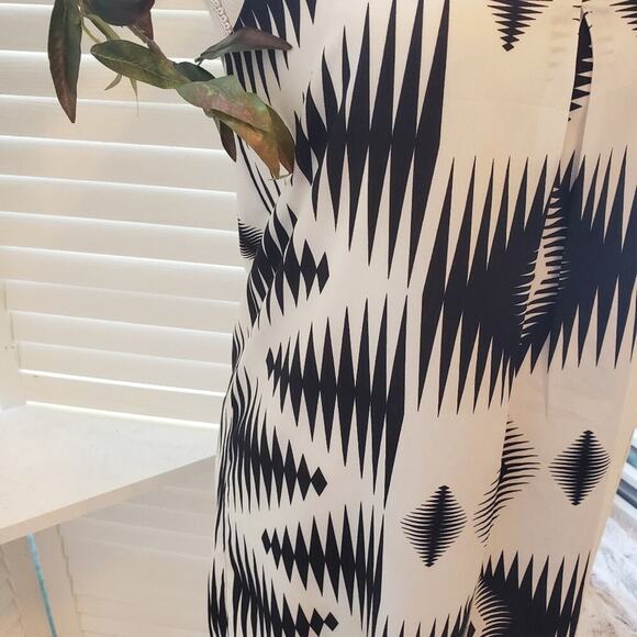 EVERLY AZTEC BLACK & WHITE SLEEVELESS SUMMER DRESS SIZE SMALL - Picture 3 of 7